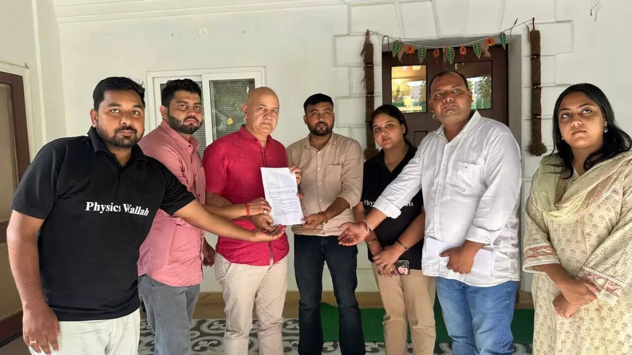 क्या SSC परीक्षा में गड़बड़ी से युवाओं का भविष्य खतरे में है? मनीष सिसोदिया की चेतावनी