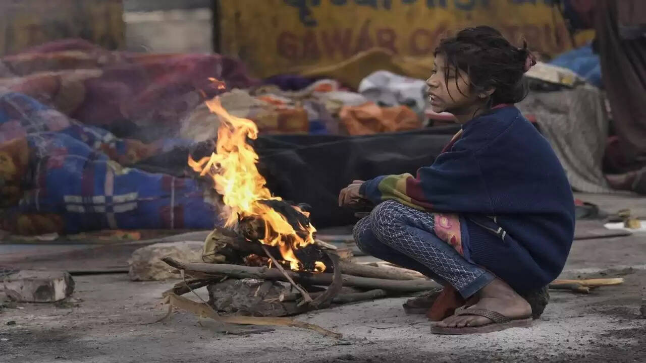 उत्तर भारत में ठंड का कहर: दिल्ली से लेकर हिमाचल तक सर्द हवाओं का असर