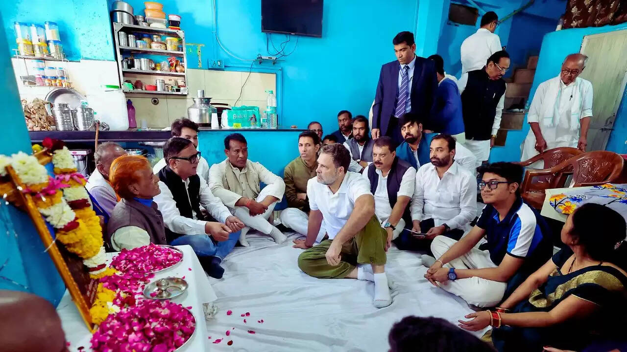 इंदौर में राहुल गांधी का दौरा: दूषित पानी से हुई मौतों पर उठाए सवाल