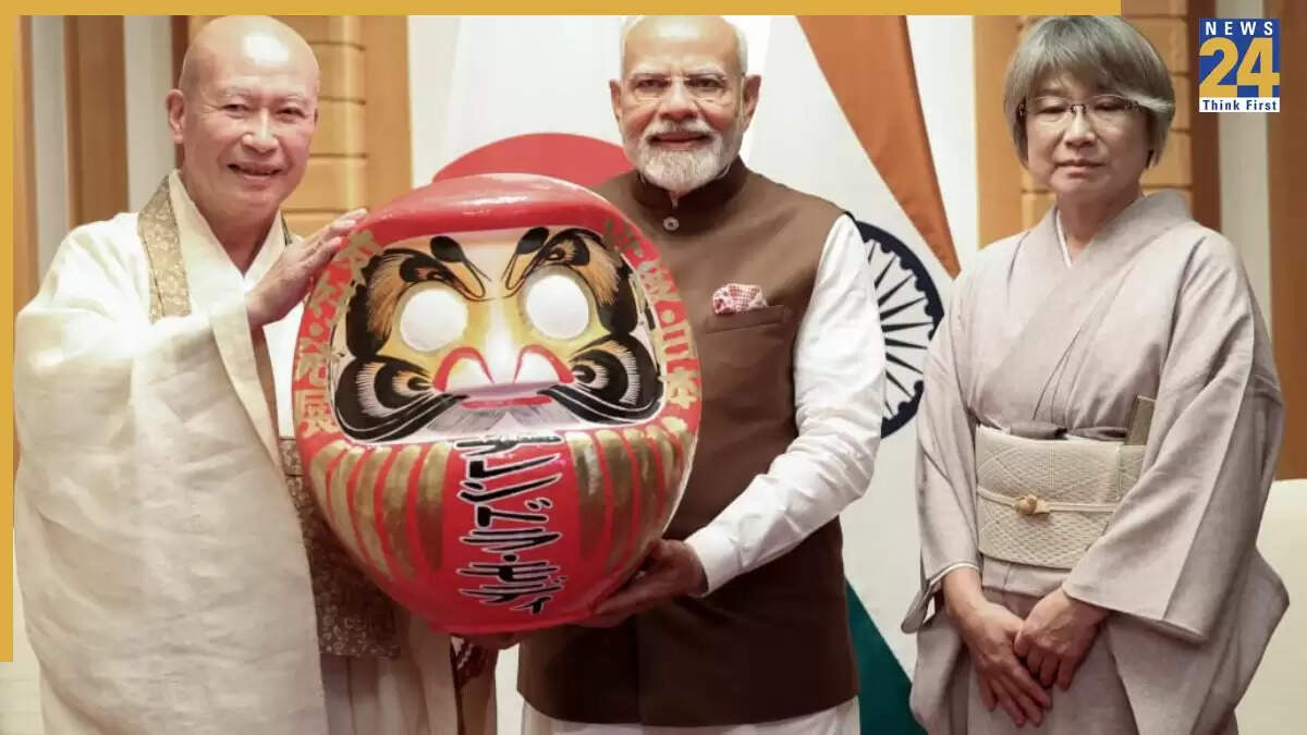 प्रधानमंत्री मोदी को जापान में मिला दरुमा गुड़िया: एक विशेष उपहार