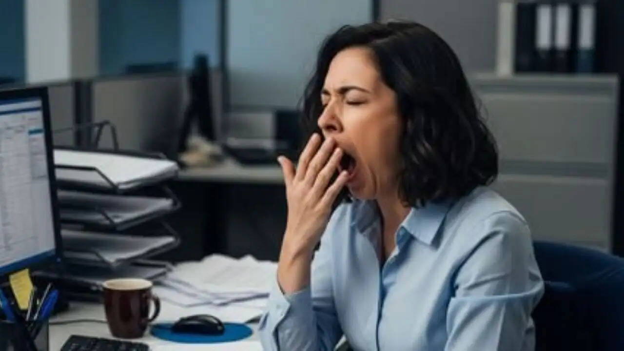 जम्हाई लेने के पीछे छिपे स्वास्थ्य संकेत: जानें क्या करें