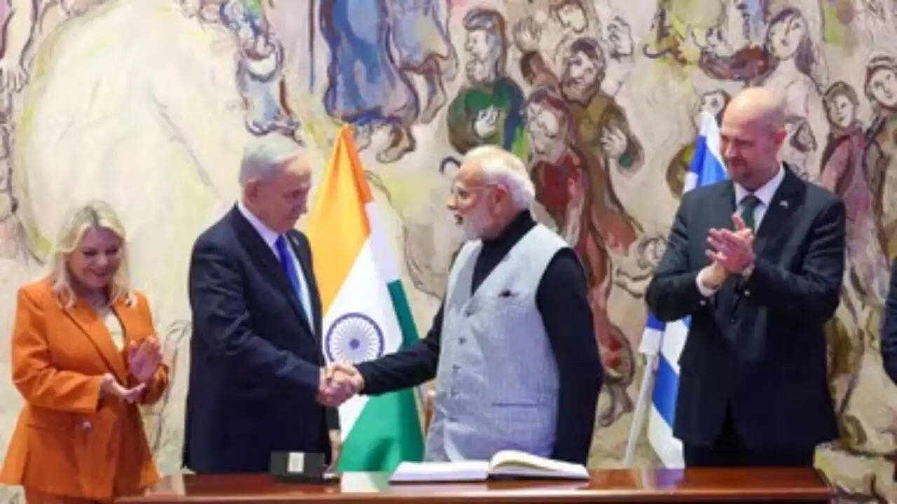 क्या पीएम मोदी की इजरायल यात्रा से जुड़ा है ईरान पर हमला? जानें इजरायल की सफाई