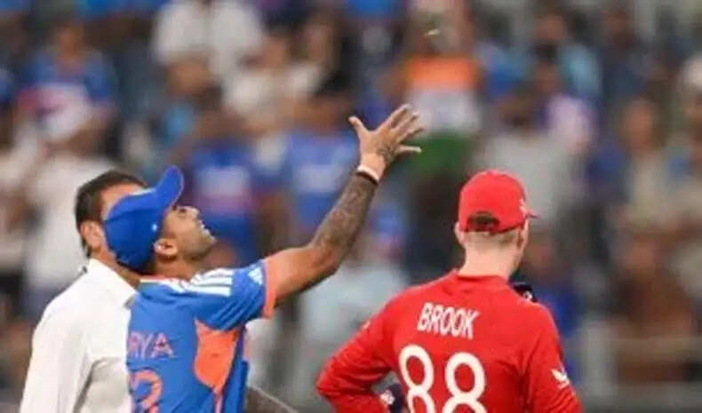 T20 World Cup 2026: इंग्लैंड ने टॉस जीतकर गेंदबाजी का निर्णय लिया