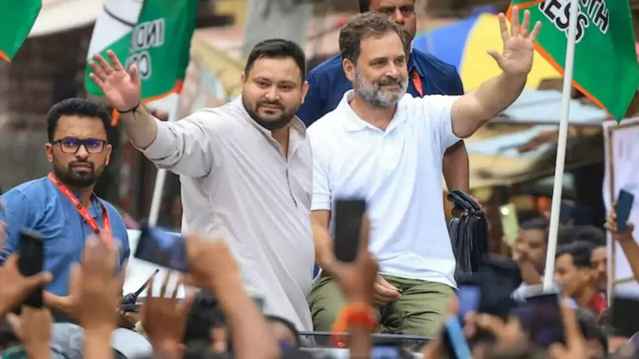 बिहार चुनाव में महागठबंधन की सीट बंटवारे की जटिलताएँ: क्या एनडीए को मिलेगा लाभ?