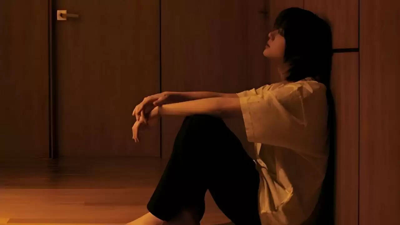 अकेलेपन की अर्थव्यवस्था: मेट्रो शहरों में बढ़ता ट्रेंड