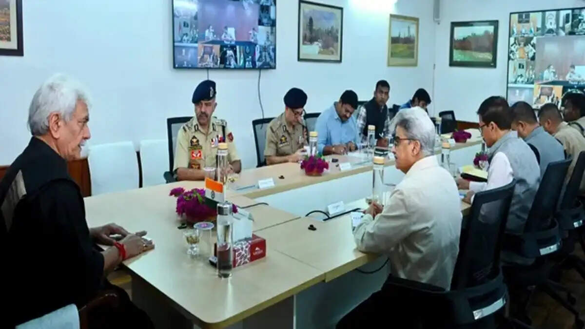 कुलगाम में आतंकवादी हमले में दो मजदूरों की मौत