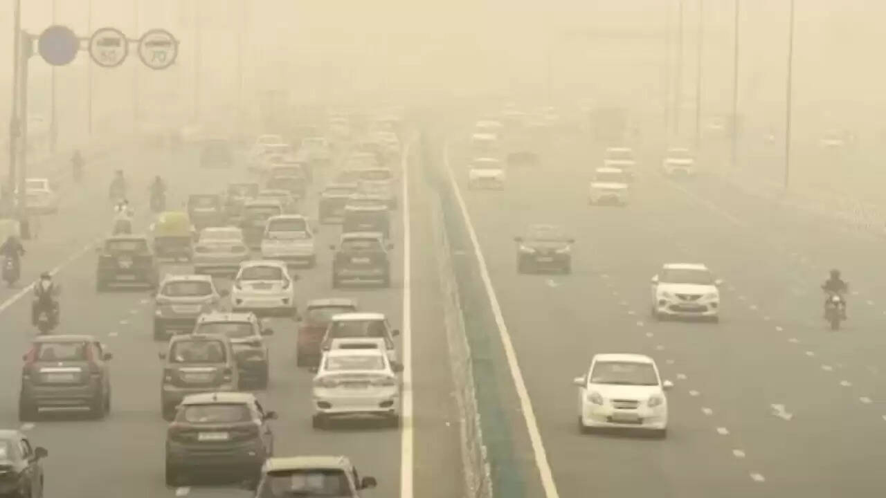 दिल्ली में ठंड और कोहरे से बिगड़ी हवा की गुणवत्ता, निर्माण पर सख्त कार्रवाई