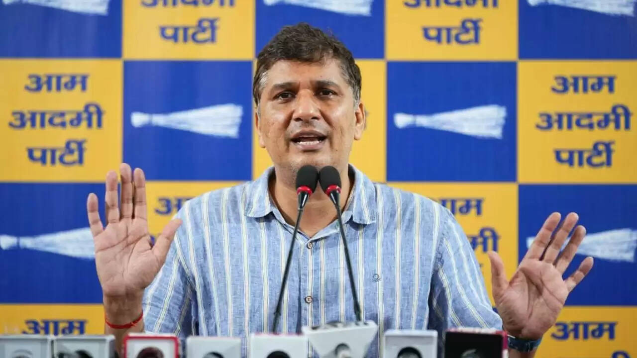 दिल्ली में मोदी की रैली: AAP का आरोप, सरकारी कर्मचारियों को मजबूर किया जा रहा है