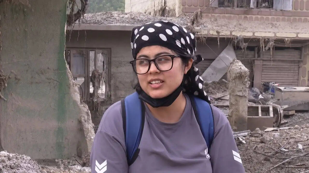 नेपाल में बाढ़ से हुई तबाही: जीवित बचे लोगों की कहानियाँ