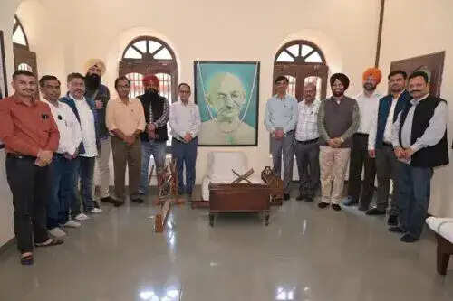 गुजरात में पत्रकारों का प्रेस टूर: विकास की नई कहानियाँ