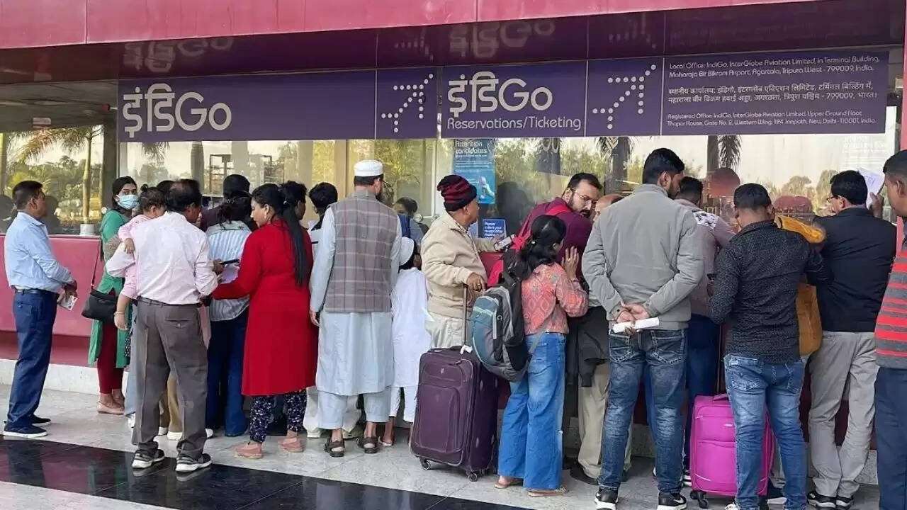 इंडिगो एयरलाइंस की उड़ानें रद्द, यात्रियों की मुश्किलें बढ़ीं