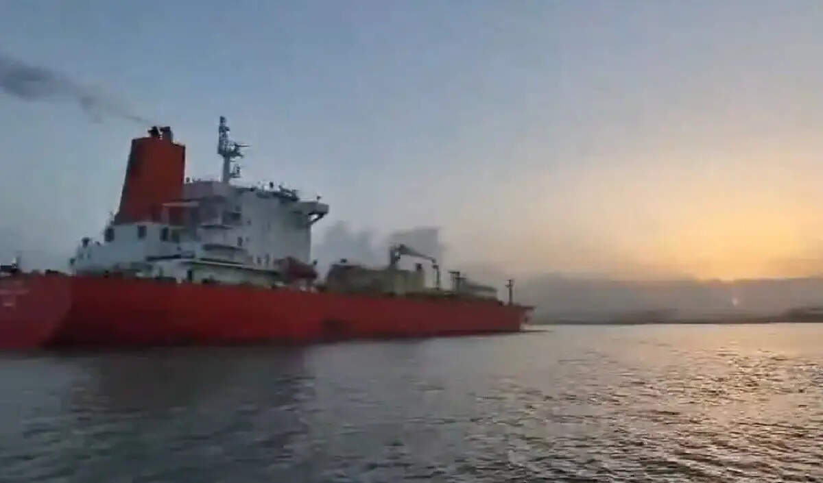 भारत का पहला LPG टैंकर होर्मुज जलडमरूमध्य पार कर मुंबई पहुंचा