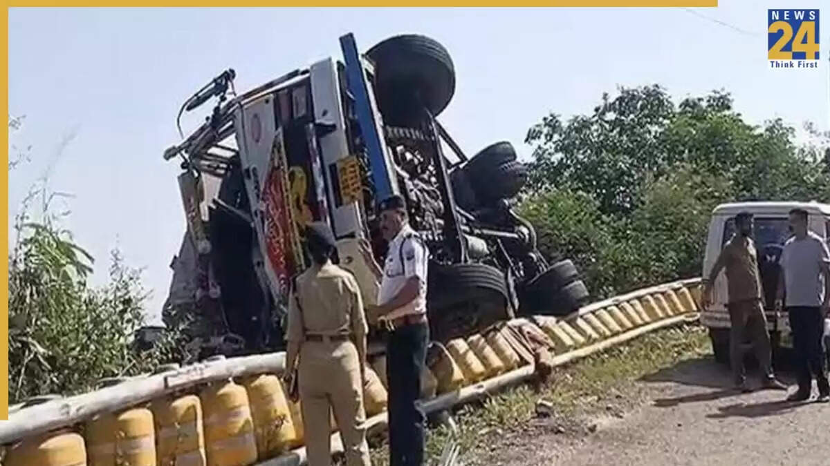 हिमाचल प्रदेश में श्रद्धालुओं का ट्रक पलटा, दो की मौत और कई घायल