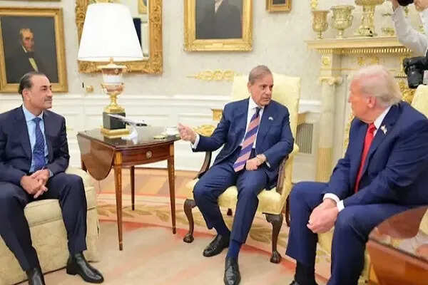 डोनाल्ड ट्रंप ने ईरान के साथ युद्धविराम को बढ़ाने की घोषणा की