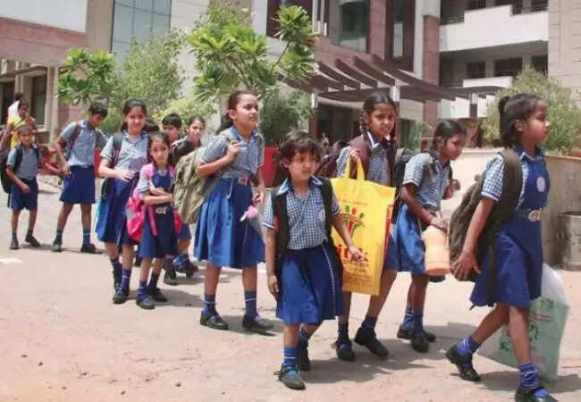 दिल्ली में प्राइवेट स्कूलों की फीस वसूली पर नई रोक, अभिभावकों को मिली राहत