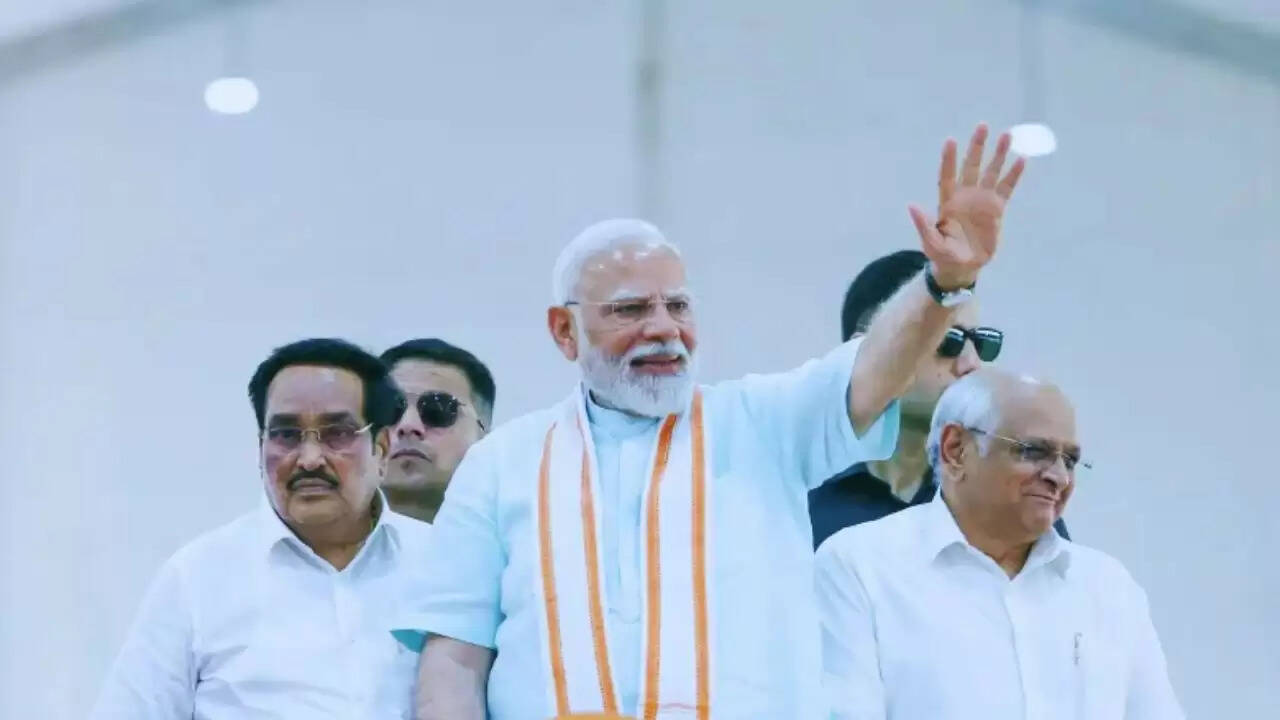 प्रधानमंत्री मोदी का गुजरात दौरा: धार्मिक आस्था से लेकर अंतरराष्ट्रीय कूटनीति तक
