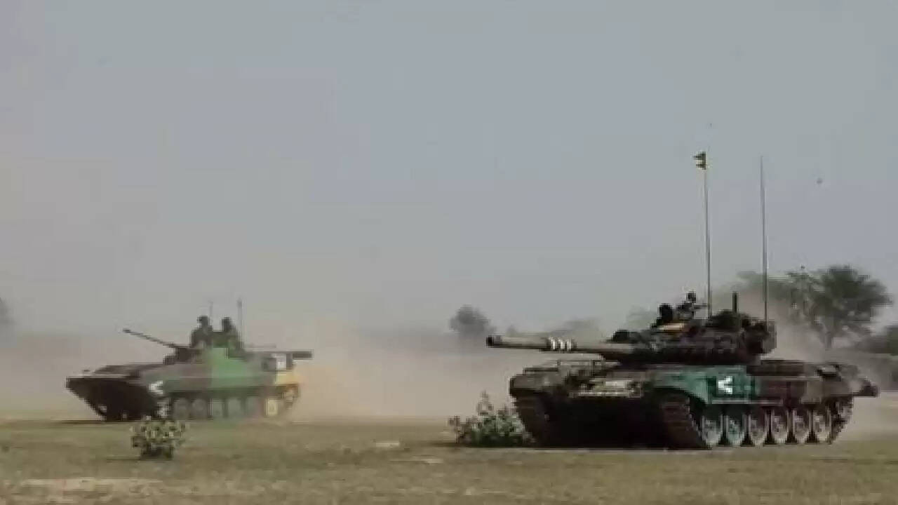 भारत-पाकिस्तान सीमा पर तनाव बढ़ा, पाकिस्तान ने टैंकों की तैनाती की