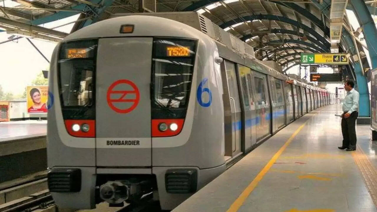 दिल्ली मेट्रो किराए में वृद्धि: यात्रियों पर असर और छूट की जानकारी