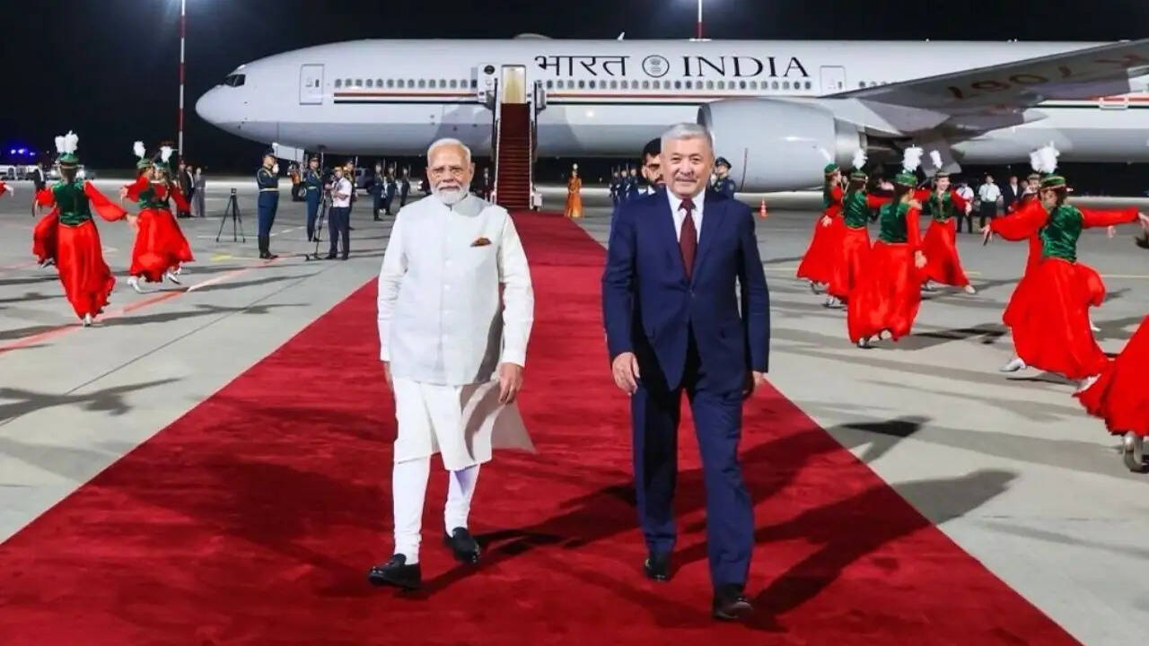 किर्गिस्तान में PM मोदी का स्वागत: SCO समिट में भागीदारी और भारतीय समुदाय का उत्साह
