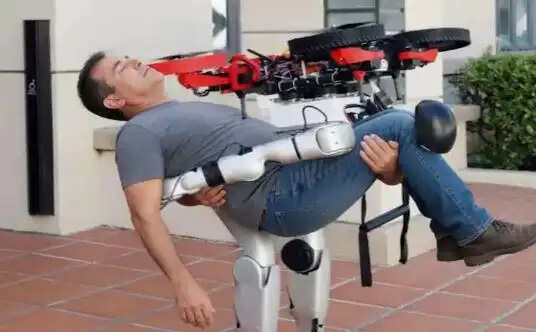 दुनिया का पहला मल्टी-रोबोट: एक नई तकनीकी क्रांति