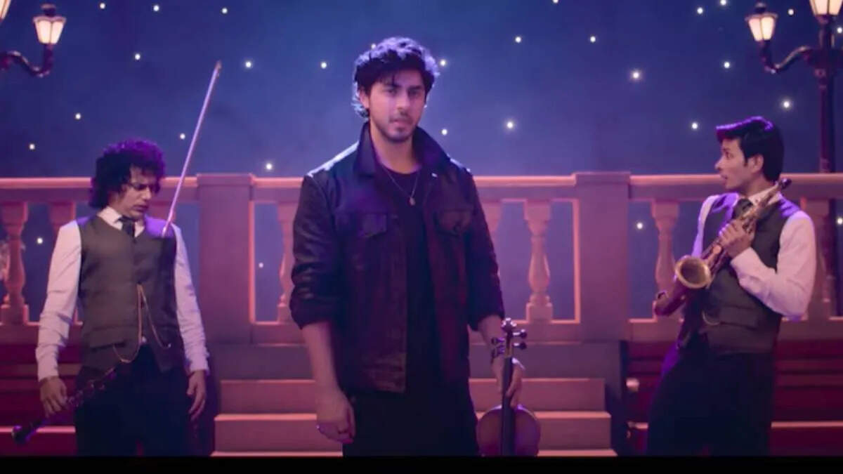 आर्यन खान की वेब सीरीज़ 'द बैड गाइज़ ऑफ़ बॉलीवुड' ने जीते दिल, मिला बेस्ट डेब्यू डायरेक्टर का अवॉर्ड