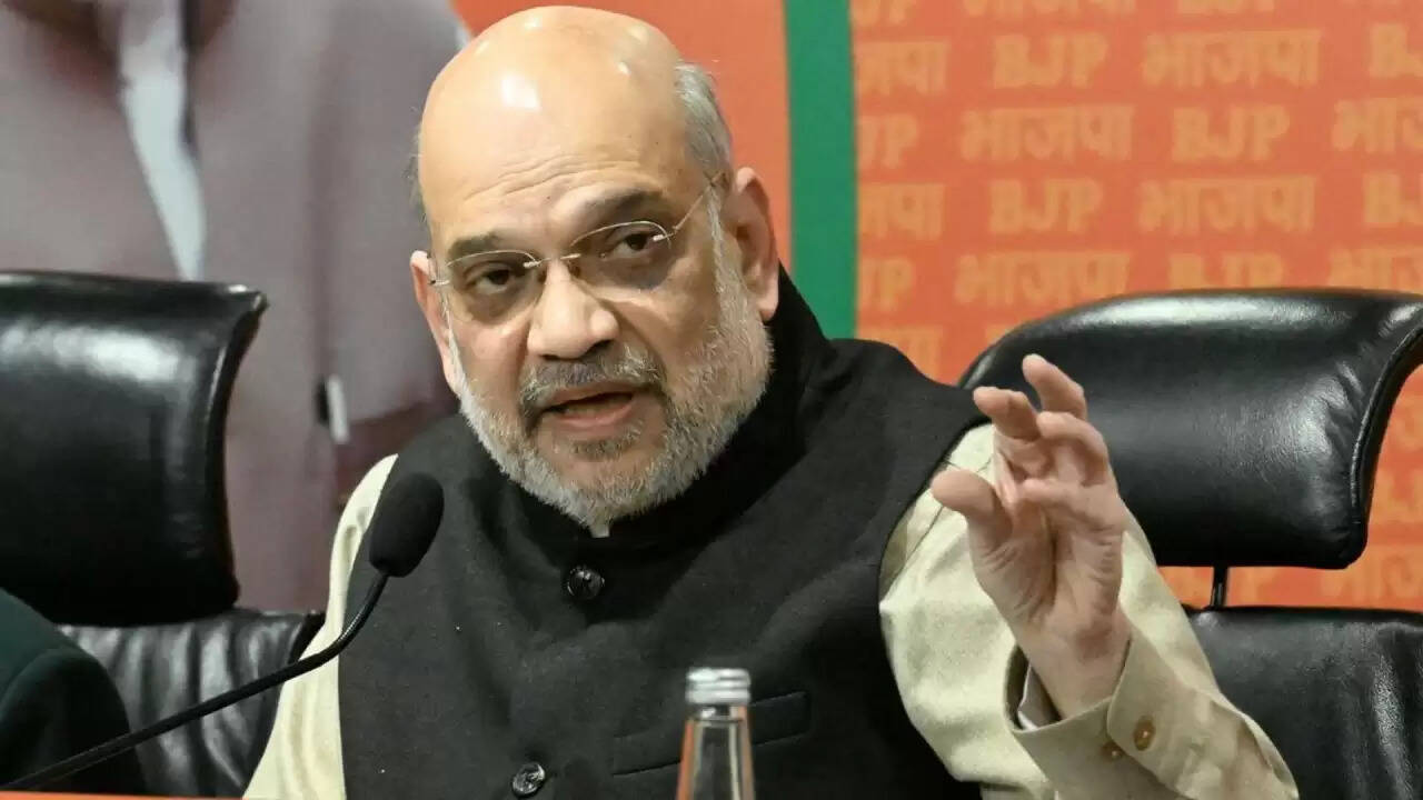 क्यों पश्चिम बंगाल के सांसदों ने अमित शाह के कार्यालय के बाहर किया धरना? जानें पूरी कहानी