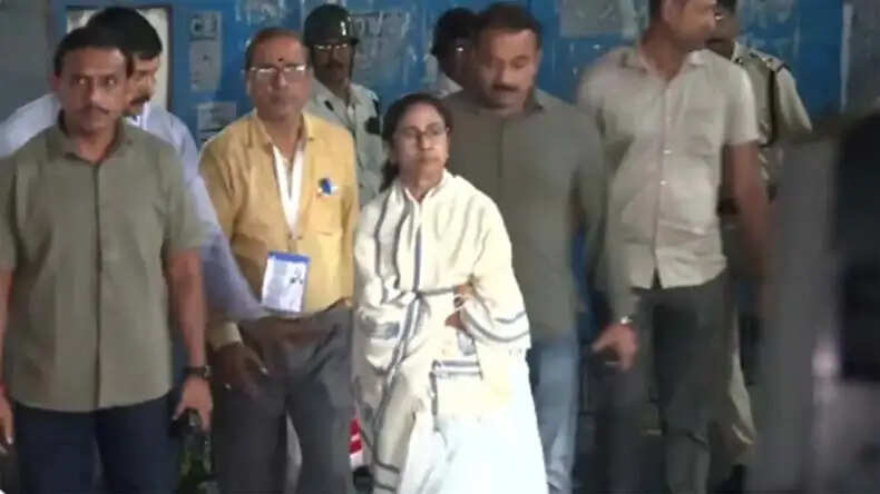 ममता बनर्जी ने चुनावी धांधली के आरोपों पर दी चेतावनी