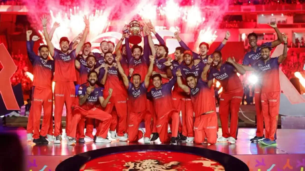 RCB ने आईपीएल 2025 में जीती ट्रॉफी, लेकिन कुछ खिलाड़ियों को कर सकती है रिलीज