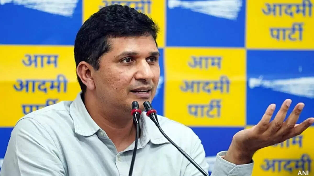 आप नेता सौरभ भारद्वाज ने चुनाव आयोग पर उठाए सवाल