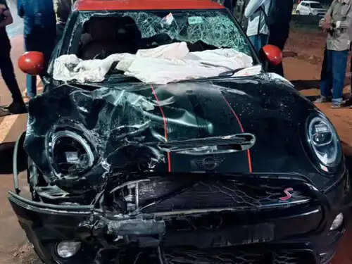 कोच्चि में तेज रफ्तार कार से तीन युवाओं की मौत, चालक गिरफ्तार