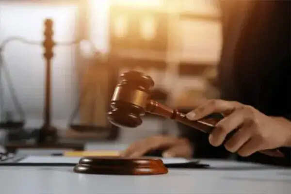 ग्वालियर हाईकोर्ट में अनोखा मामला: 19 वर्षीय पत्नी ने 40 वर्षीय पति को किया अस्वीकार