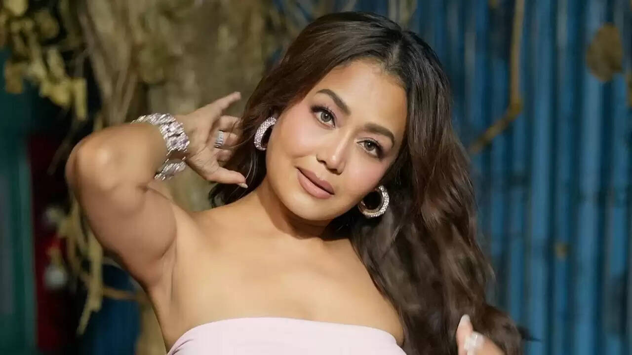 नेहा कक्कड़ ने लिया ब्रेक, सोशल मीडिया पर आलोचनाओं के बाद लिया बड़ा फैसला