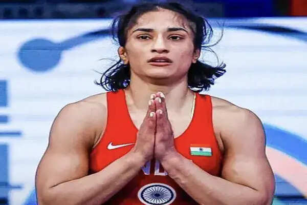 विनेश फोगाट की हिम्मत बरकरार, WFI के नोटिस के बावजूद जारी रखेगी अपनी लड़ाई