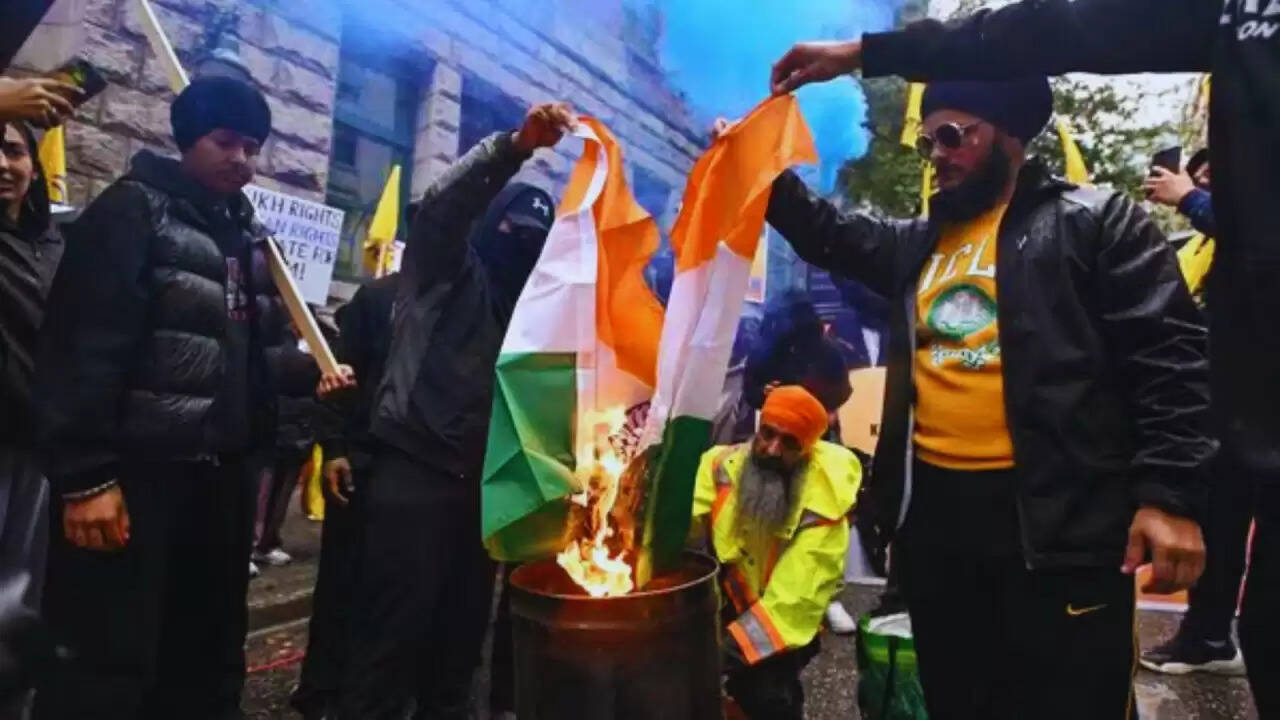 कनाडा में खालिस्तान जनमत संग्रह: भारतीय तिरंगे का अपमान और बढ़ता तनाव