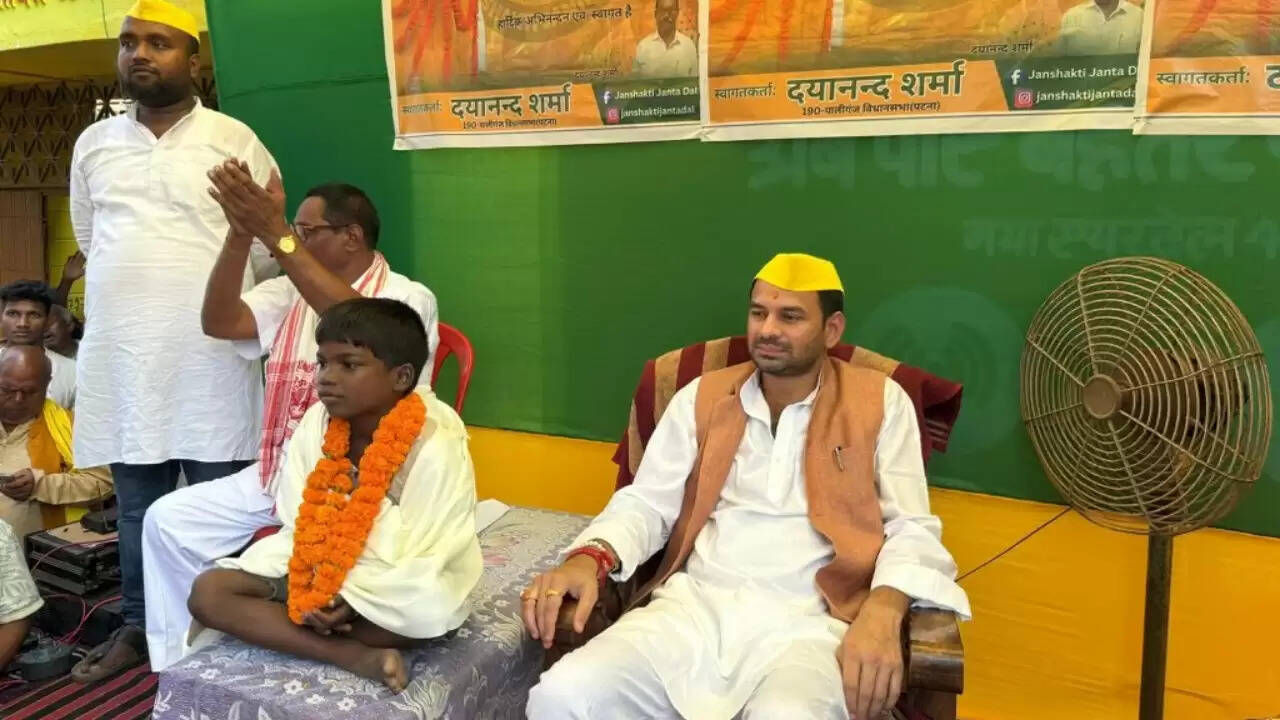 तेज प्रताप यादव ने नई पार्टी 'जनशक्ति जनता दल' की घोषणा की