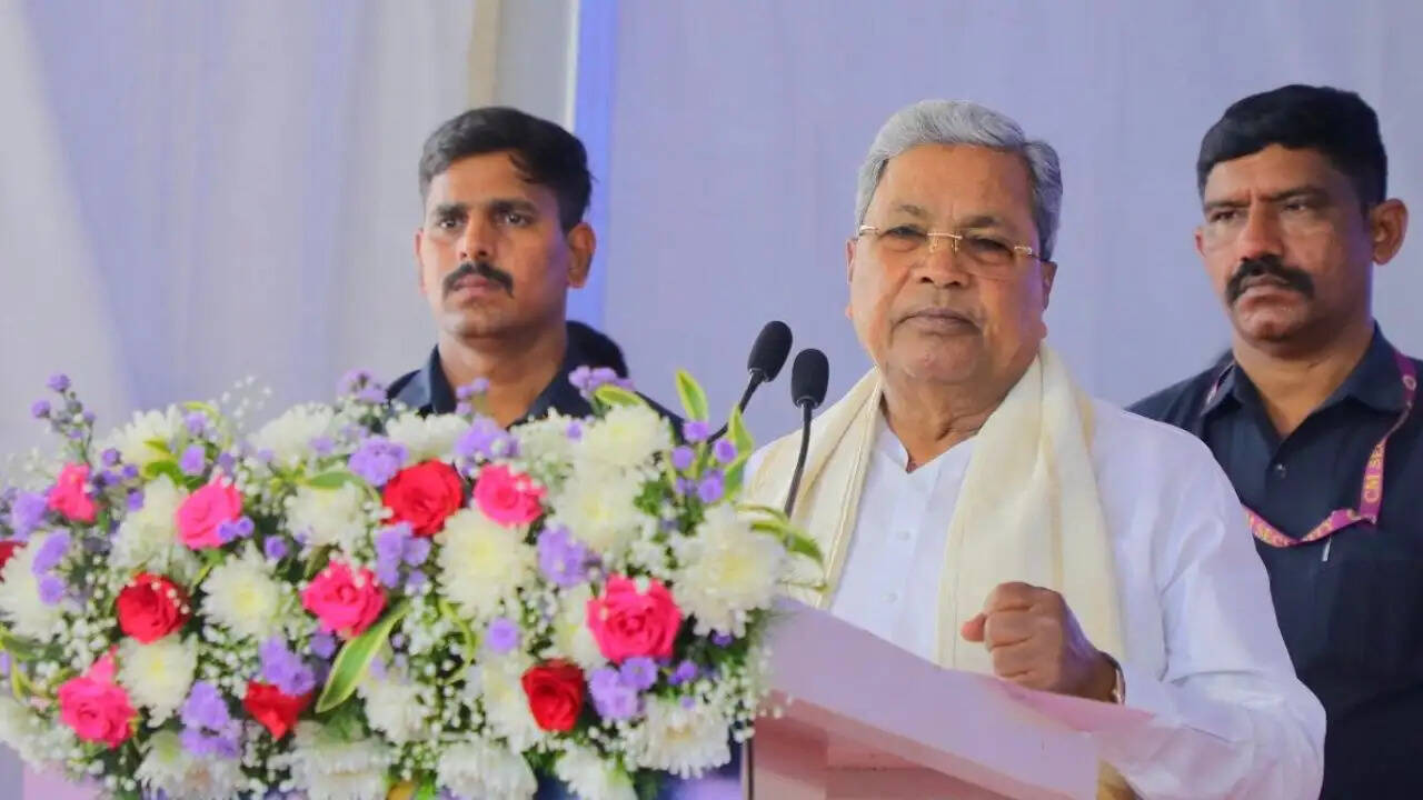 कर्नाटक में नेतृत्व परिवर्तन की अटकलें: क्या सिद्धारमैया को मिलेगी नई जिम्मेदारी?