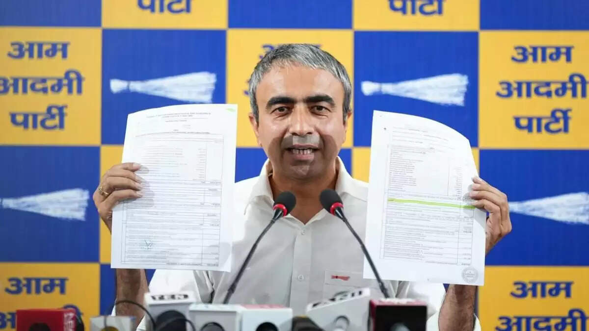 दिल्ली चुनाव में कांग्रेस और भाजपा की मिलीभगत पर आम आदमी पार्टी के गंभीर आरोप