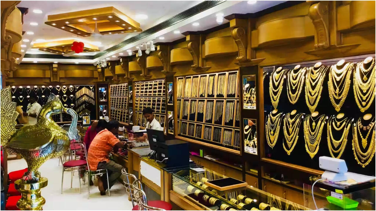 सोने और चांदी की कीमतों में उतार-चढ़ाव: जानें ताज़ा रेट