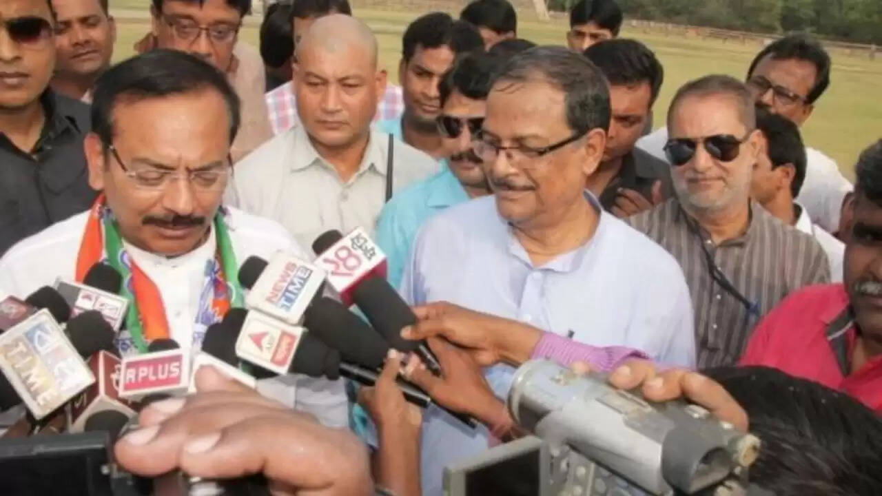 पश्चिम बंगाल के खेल मंत्री अरूप बिस्वास का इस्तीफा, मेसी कार्यक्रम में अराजकता के बाद उठे सवाल