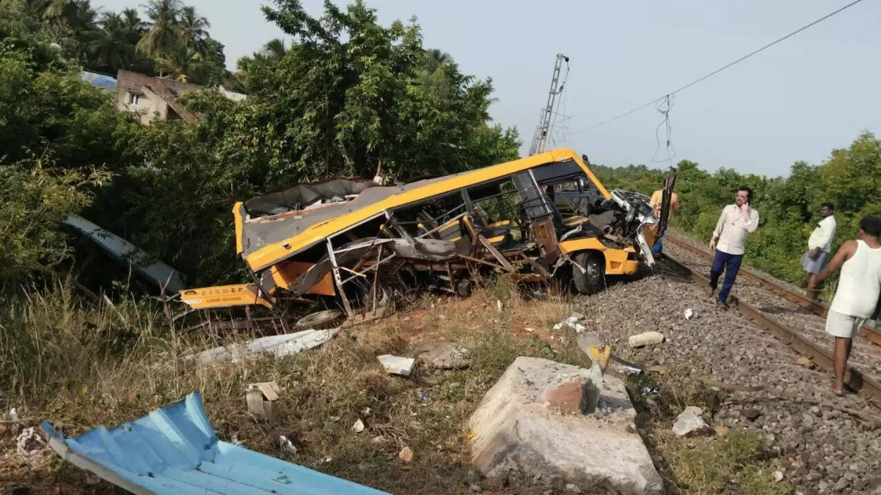 तमिलनाडु में भयानक रेल दुर्घटना: दो छात्रों की जान गई, कई घायल