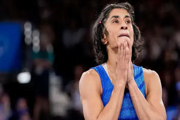विनेश फोगाट के ट्रायल में भाग लेने की अनुमति पर डब्ल्यूएफआई ने सुप्रीम कोर्ट में चुनौती दी