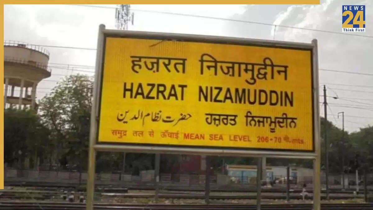 दिल्ली में दरगाह की छत गिरने से 10 लोगों के दबे होने की आशंका