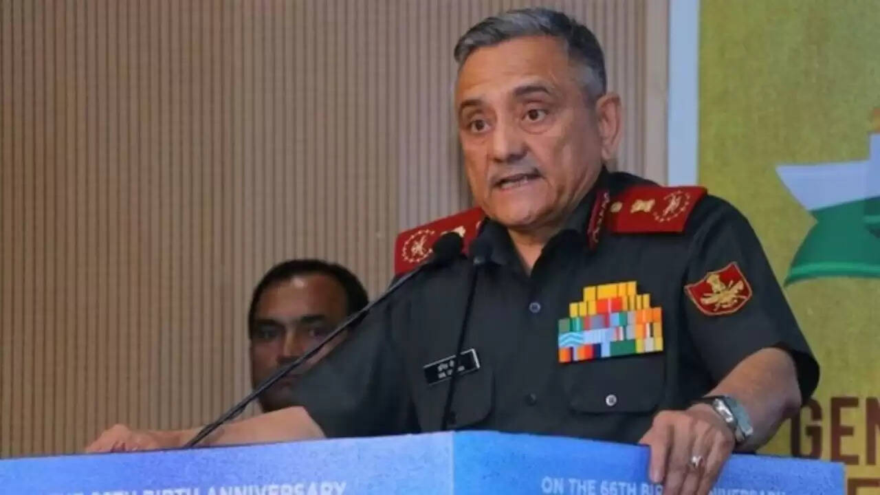 जनरल अनिल चौहान का भविष्य के युद्ध पर व्याख्यान: आतंकवाद और तकनीकी चुनौतियाँ