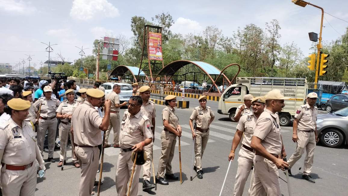 जम्मू-कश्मीर में आतंकी घटना में मारे गए चारों के शव जयपुर पहुंचने पर लोगों में दिखा भारी आक्रोश