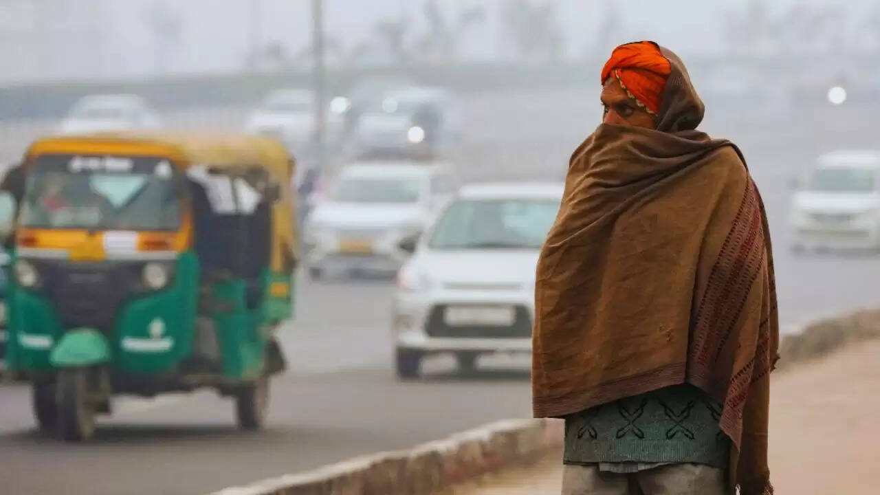 उत्तर भारत में ठंड और कोहरे का कहर: राहत की उम्मीद कब?