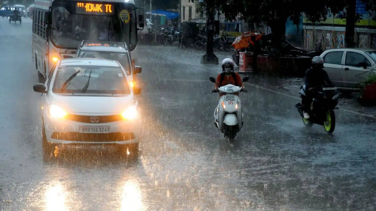 बिहार में मौसम का मिजाज बदला, आंधी और बारिश से जनजीवन प्रभावित