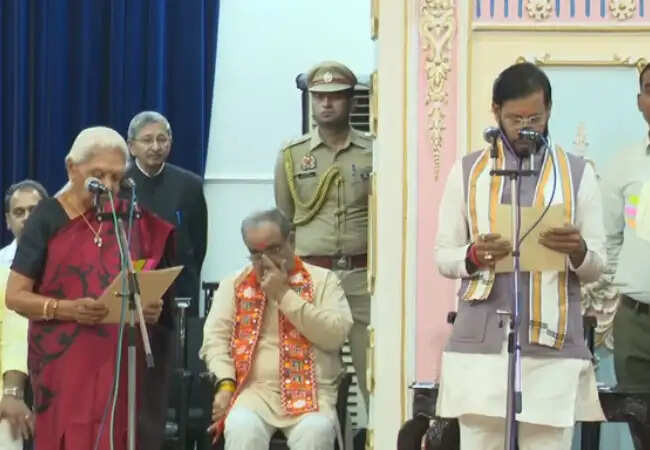 यूपी मंत्रिमंडल में नए चेहरों की एंट्री, 6 नए मंत्रियों ने ली शपथ