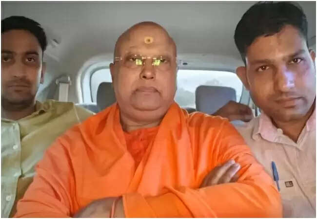 दिल्ली पुलिस ने चैतन्यानंद सरस्वती को यौन उत्पीड़न के आरोप में गिरफ्तार किया