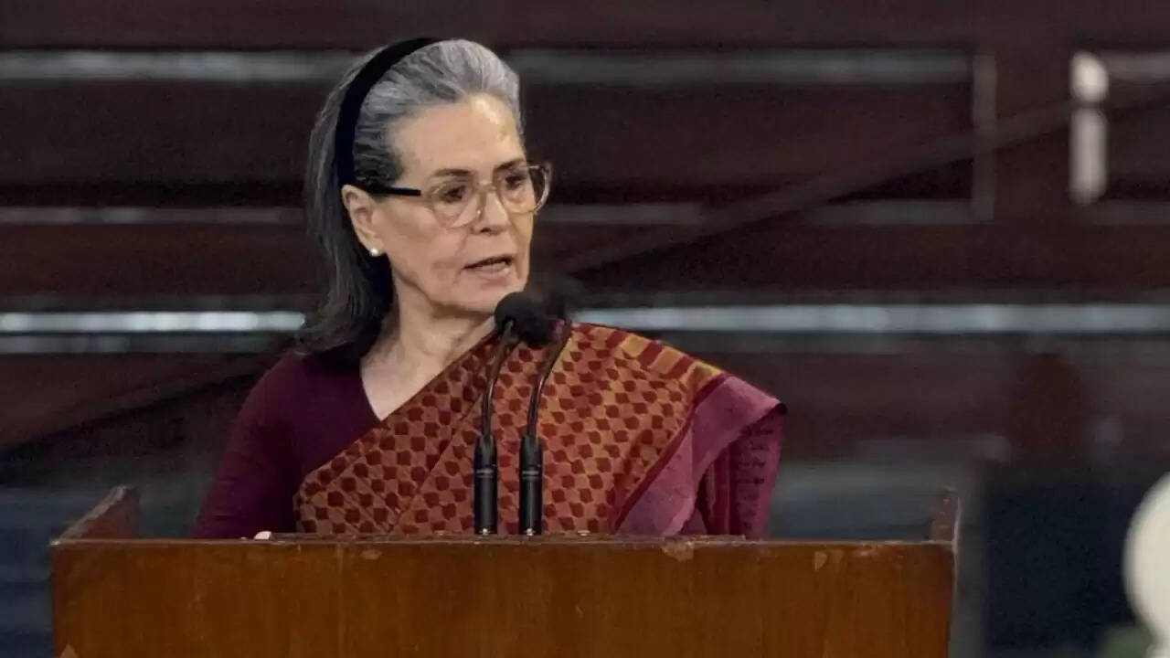 सोनिया गांधी का बीजेपी पर हमला: नेहरू की छवि को धूमिल करने की कोशिश