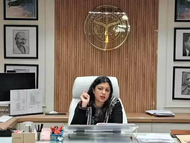 गौतमबुद्ध नगर में मतदाता सूची की लापरवाही पर सख्त कार्रवाई